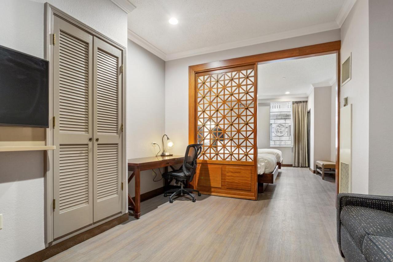 Hotel Wyndham Garden Baronne Plaza à La Nouvelle-Orléans Extérieur photo