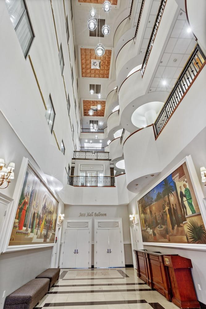 Hotel Wyndham Garden Baronne Plaza à La Nouvelle-Orléans Extérieur photo