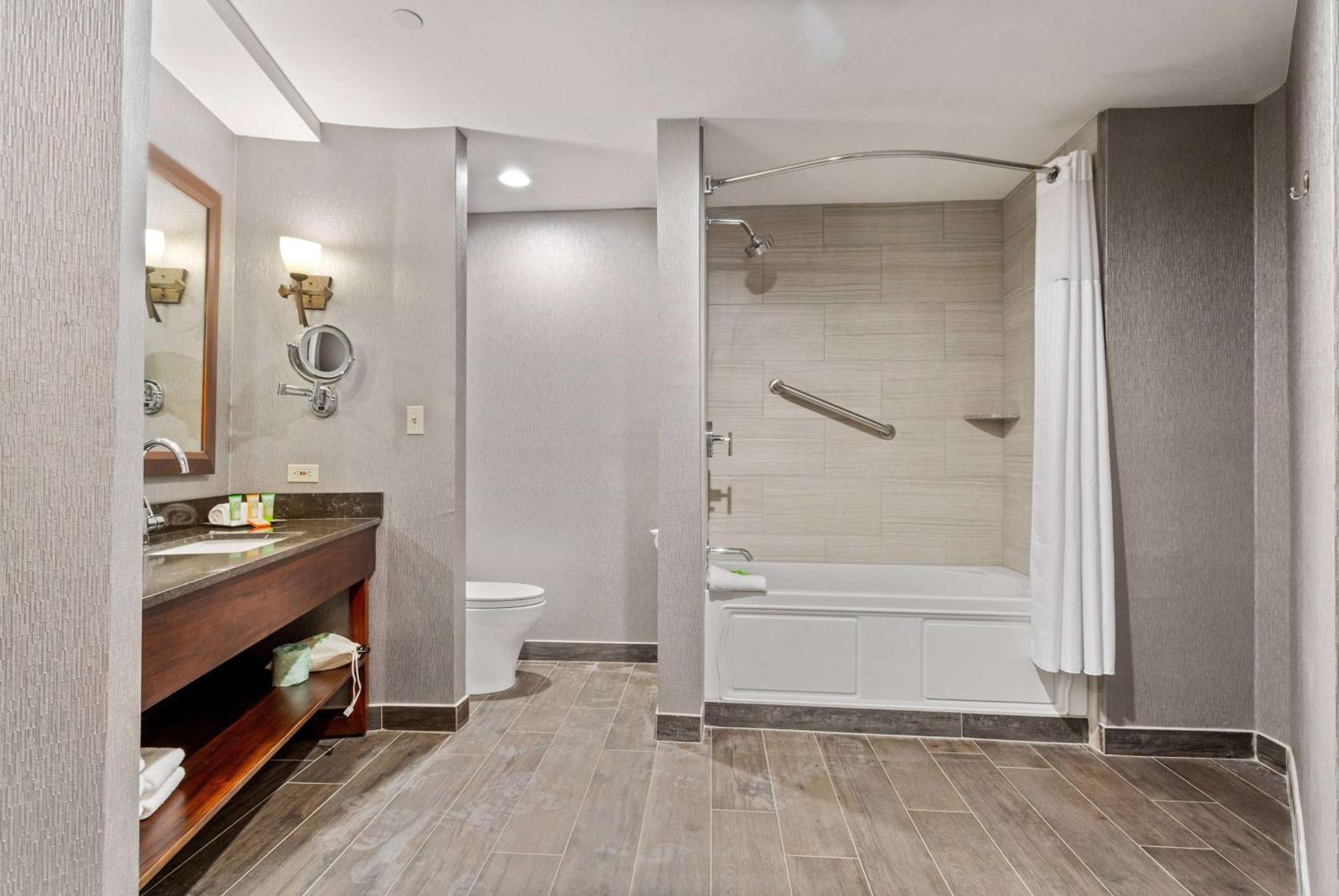Hotel Wyndham Garden Baronne Plaza à La Nouvelle-Orléans Extérieur photo