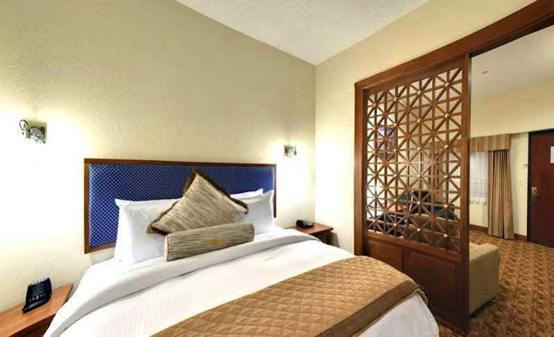 Hotel Wyndham Garden Baronne Plaza à La Nouvelle-Orléans Extérieur photo